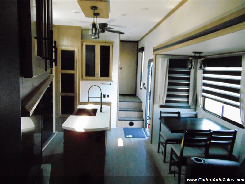 2023 Forest River Sabre Cobalt 350BH - Photo 27 - Mount Vernon, IN 47620