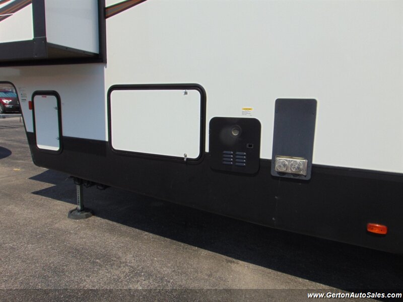 2023 Forest River Sabre Cobalt 350BH - Photo 40 - Mount Vernon, IN 47620