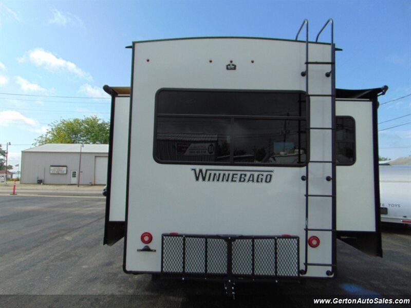 2021 Winnebago Voyage 3134RL - Photo 3 - Mount Vernon, IN 47620