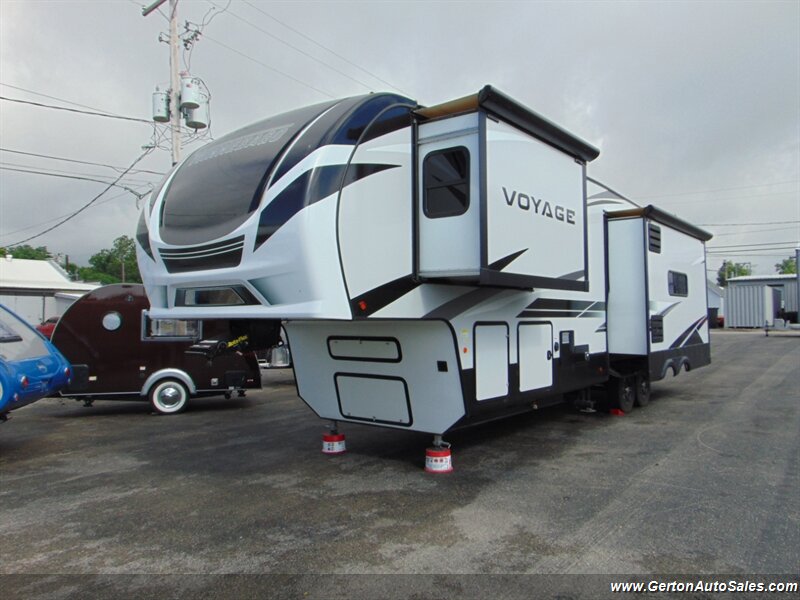 2021 Winnebago Voyage 3134RL - Photo 7 - Mount Vernon, IN 47620