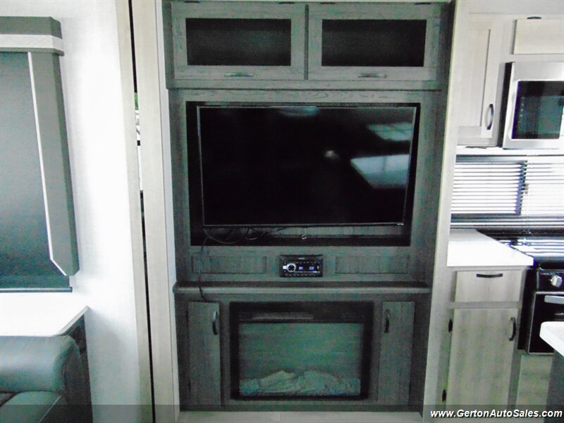 2021 Winnebago Voyage 3134RL - Photo 17 - Mount Vernon, IN 47620