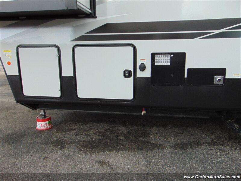 2021 Winnebago Voyage 3134RL - Photo 45 - Mount Vernon, IN 47620