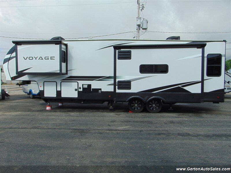 2021 Winnebago Voyage 3134RL - Photo 5 - Mount Vernon, IN 47620