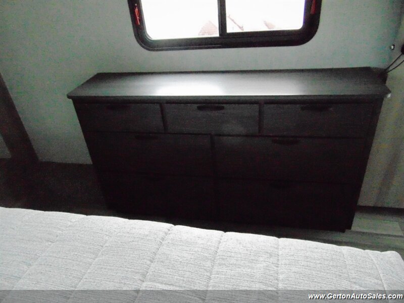 2021 Winnebago Voyage 3134RL - Photo 31 - Mount Vernon, IN 47620