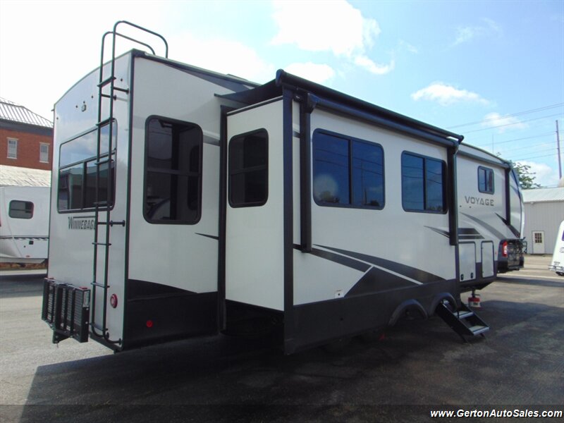 2021 Winnebago Voyage 3134RL - Photo 2 - Mount Vernon, IN 47620