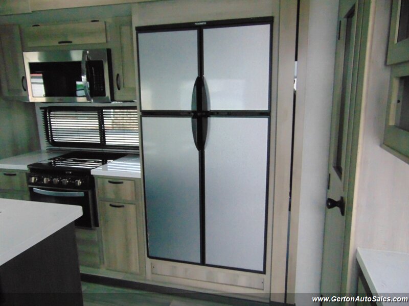 2021 Winnebago Voyage 3134RL - Photo 12 - Mount Vernon, IN 47620