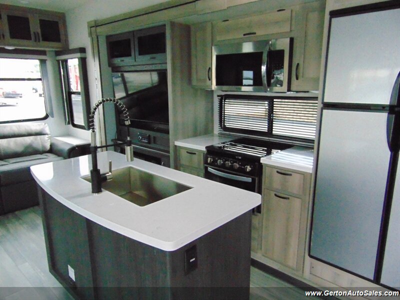 2021 Winnebago Voyage 3134RL - Photo 11 - Mount Vernon, IN 47620