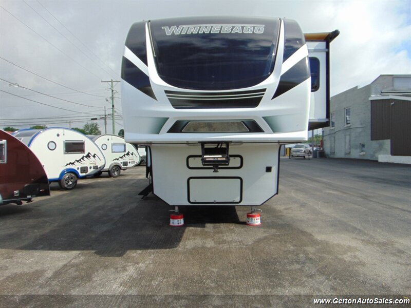 2021 Winnebago Voyage 3134RL - Photo 8 - Mount Vernon, IN 47620