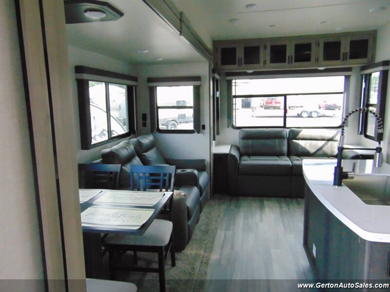 2021 Winnebago Voyage 3134RL - Photo 9 - Mount Vernon, IN 47620