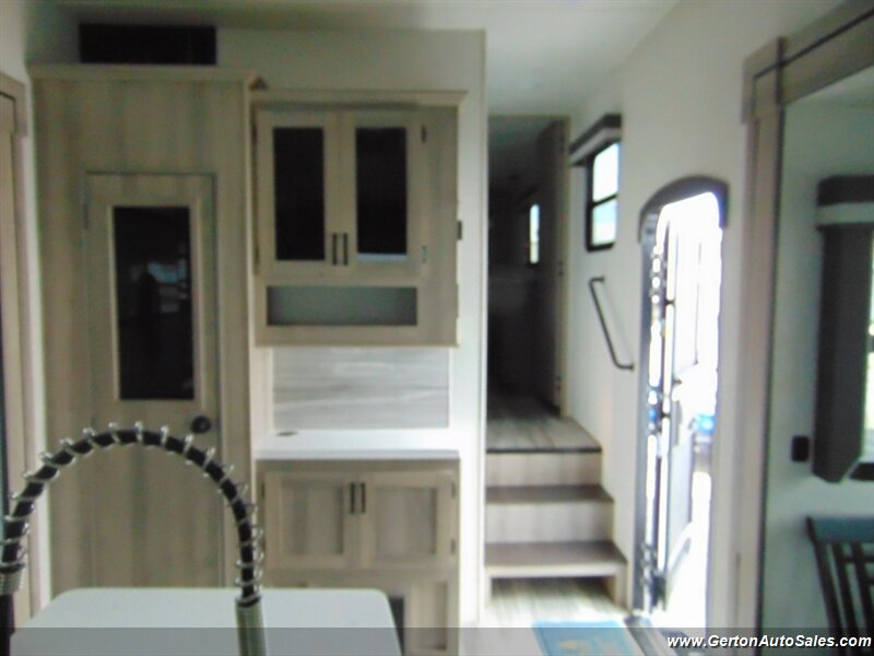 2021 Winnebago Voyage 3134RL - Photo 14 - Mount Vernon, IN 47620