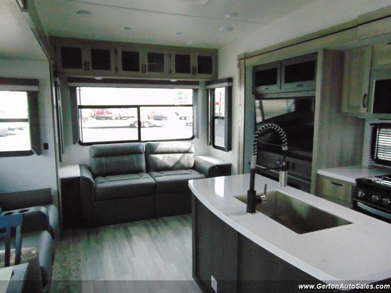 2021 Winnebago Voyage 3134RL - Photo 10 - Mount Vernon, IN 47620