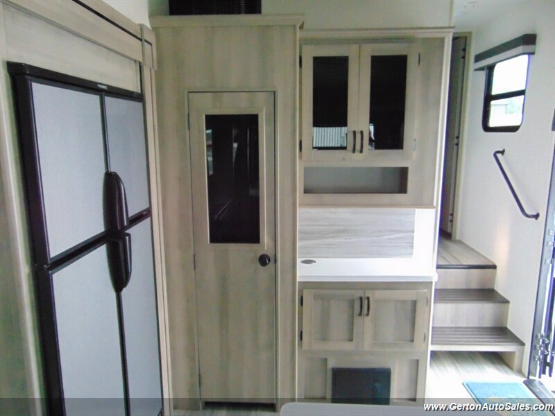 2021 Winnebago Voyage 3134RL - Photo 20 - Mount Vernon, IN 47620