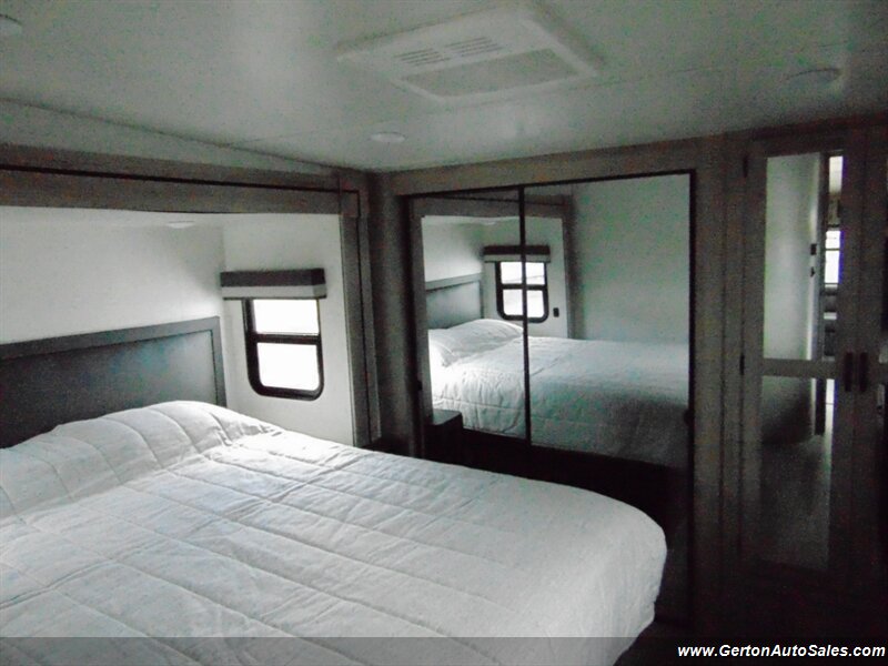 2021 Winnebago Voyage 3134RL - Photo 29 - Mount Vernon, IN 47620