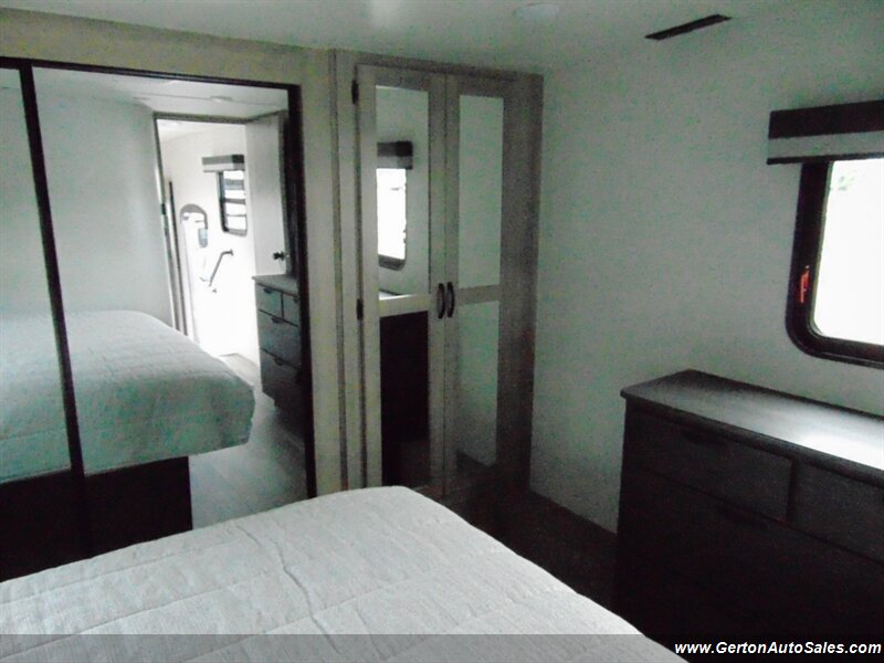 2021 Winnebago Voyage 3134RL - Photo 30 - Mount Vernon, IN 47620