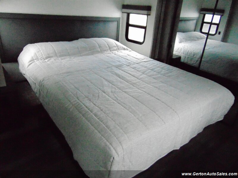 2021 Winnebago Voyage 3134RL - Photo 28 - Mount Vernon, IN 47620