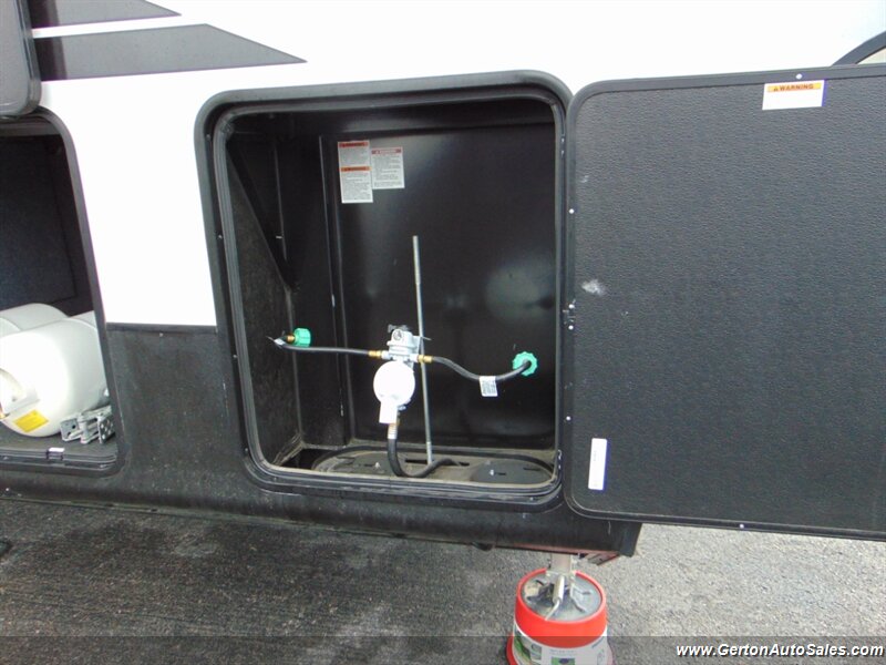 2021 Winnebago Voyage 3134RL - Photo 37 - Mount Vernon, IN 47620