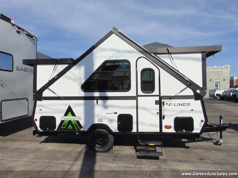 2027 Aliner Expedition Rear Sofa - Photo 2 - Mount Vernon, IN 47620