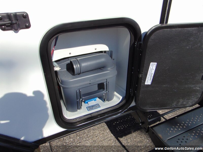 2027 Aliner Expedition Rear Sofa - Photo 11 - Mount Vernon, IN 47620