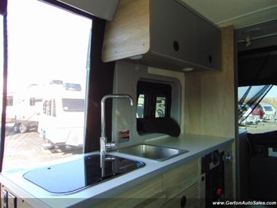 2024 Winnebago Solis Pocket 36B   - Photo 13 - Mount Vernon, IN 47620