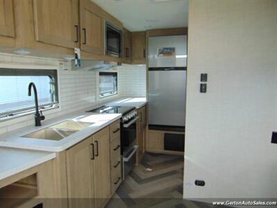 2023 EMBER RV Touring 21MRK   - Photo 18 - Mount Vernon, IN 47620