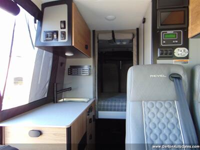 2025 WINNEBAGO REVEL 44E Power Max   - Photo 21 - Mount Vernon, IN 47620