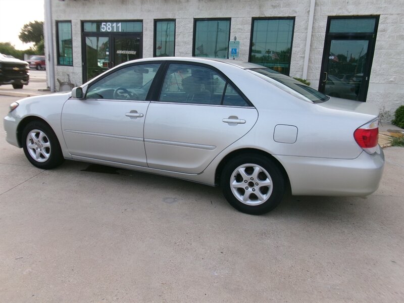 2005 Toyota Camry LE - Photo 6 - Houston, TX 77040