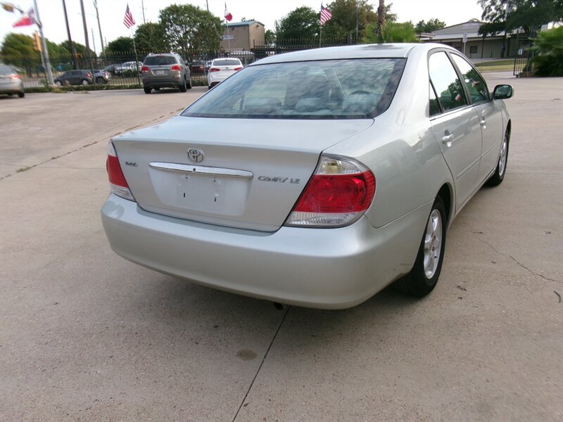 2005 Toyota Camry LE - Photo 10 - Houston, TX 77040
