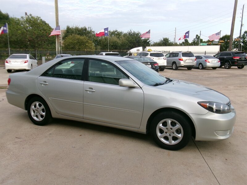 2005 Toyota Camry LE - Photo 14 - Houston, TX 77040