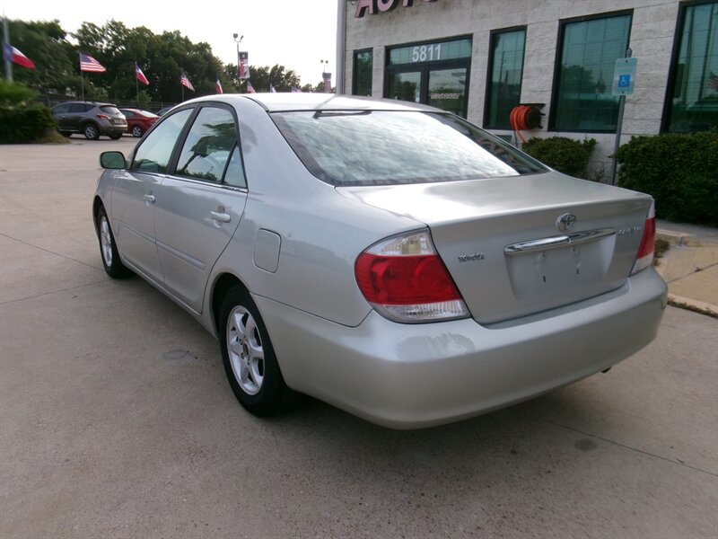 2005 Toyota Camry LE - Photo 8 - Houston, TX 77040
