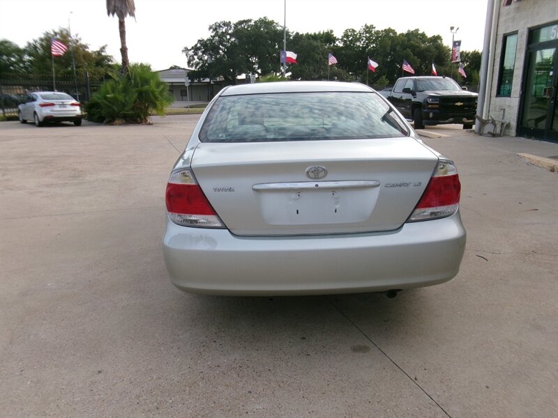 2005 Toyota Camry LE - Photo 9 - Houston, TX 77040