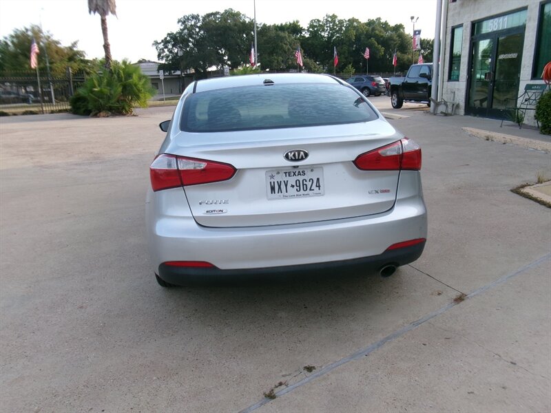 2014 Kia Forte EX - Photo 8 - Houston, TX 77040