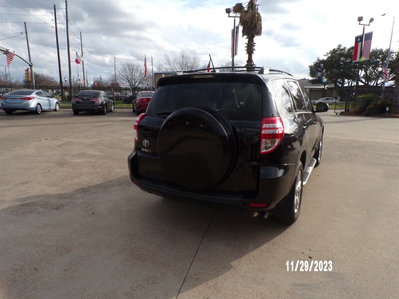 2012 Toyota RAV4 Base photo 10