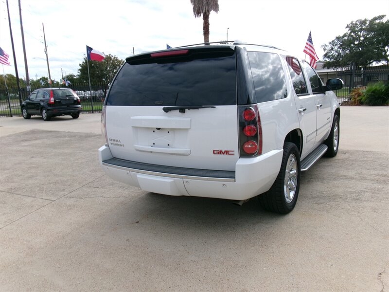 2013 GMC Yukon Denali photo 11