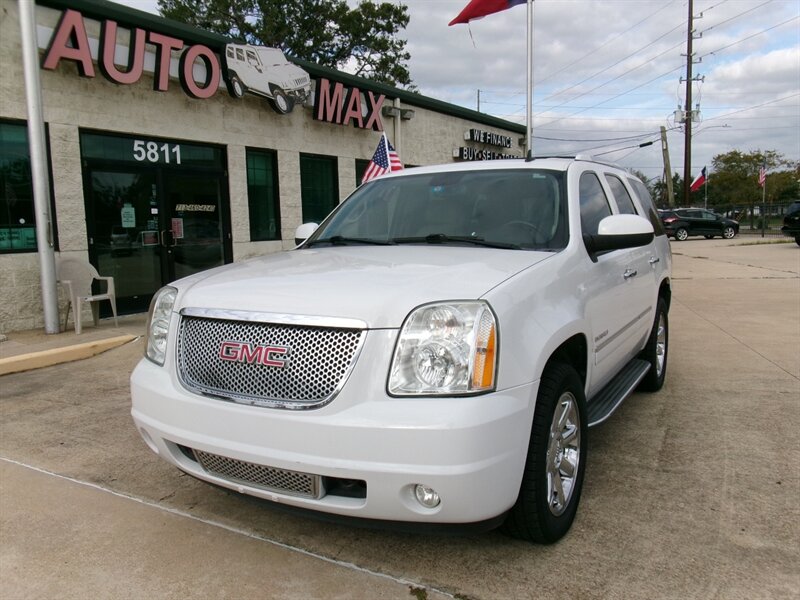 2013 GMC Yukon Denali photo 2