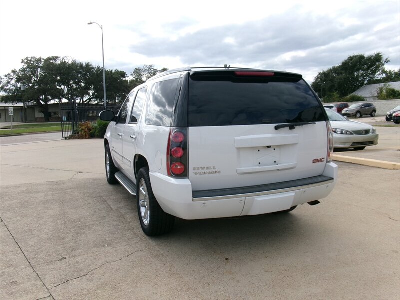 2013 GMC Yukon Denali photo 9