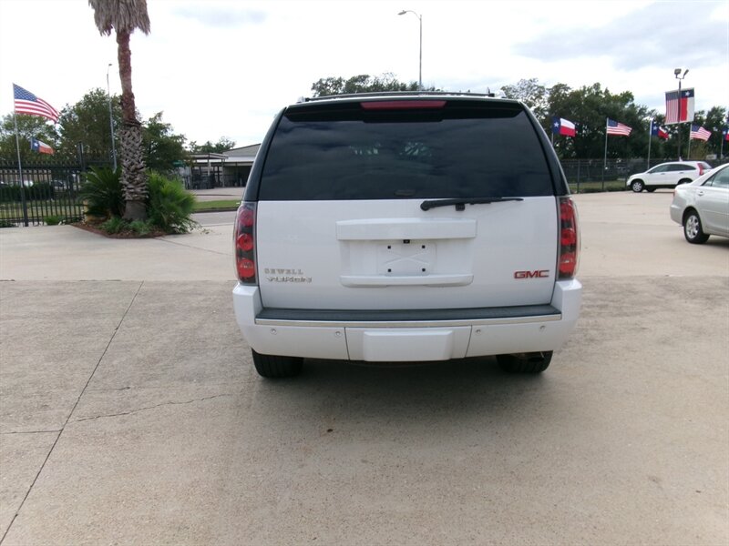 2013 GMC Yukon Denali photo 10