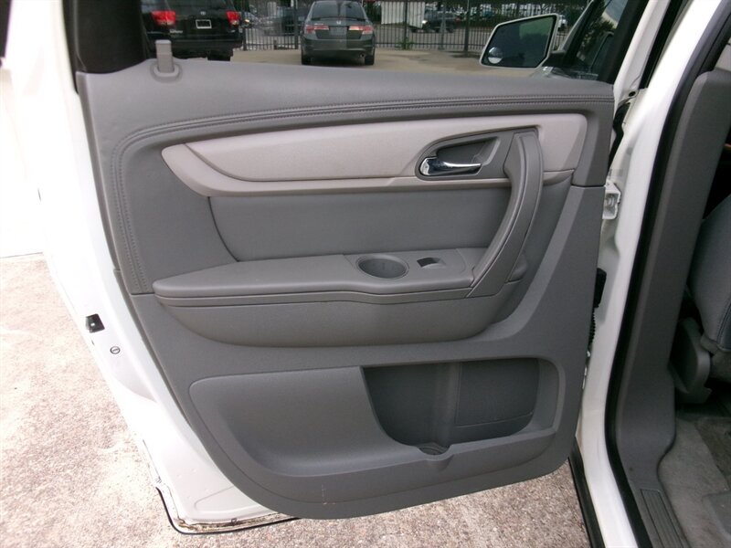 2015 Chevrolet Traverse LT - Photo 44 - Houston, TX 77040