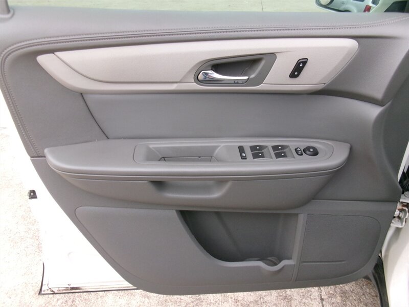 2015 Chevrolet Traverse LT - Photo 40 - Houston, TX 77040