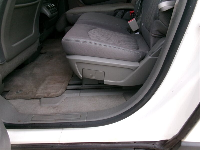 2015 Chevrolet Traverse LT - Photo 43 - Houston, TX 77040