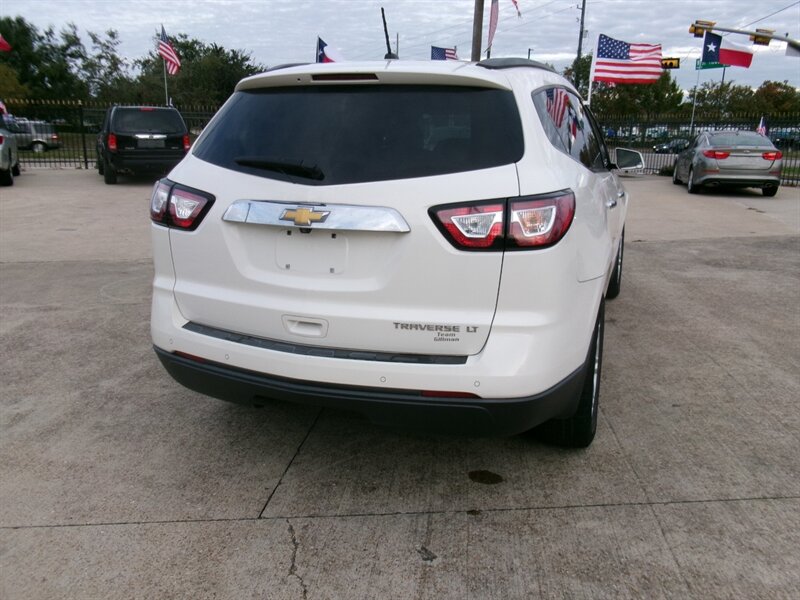 2015 Chevrolet Traverse LT - Photo 18 - Houston, TX 77040
