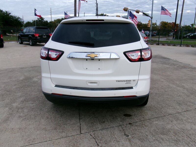 2015 Chevrolet Traverse LT - Photo 17 - Houston, TX 77040