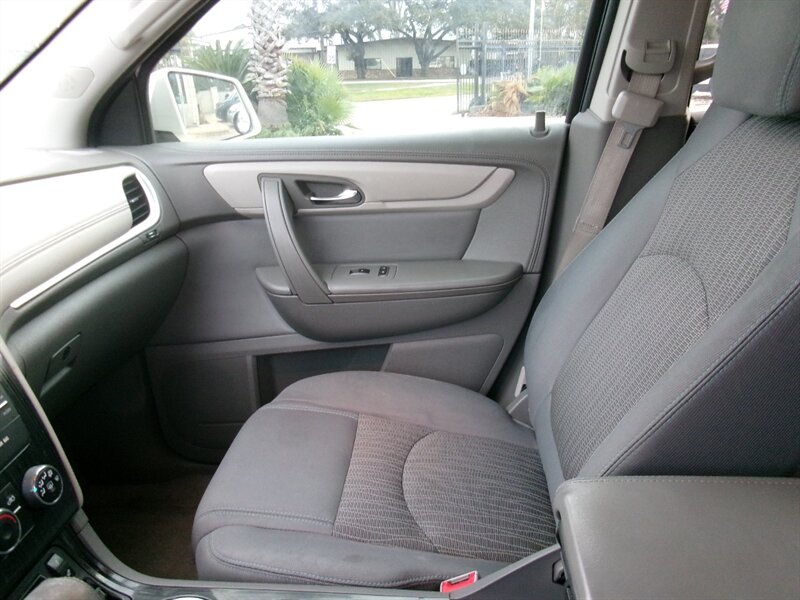 2015 Chevrolet Traverse LT - Photo 31 - Houston, TX 77040