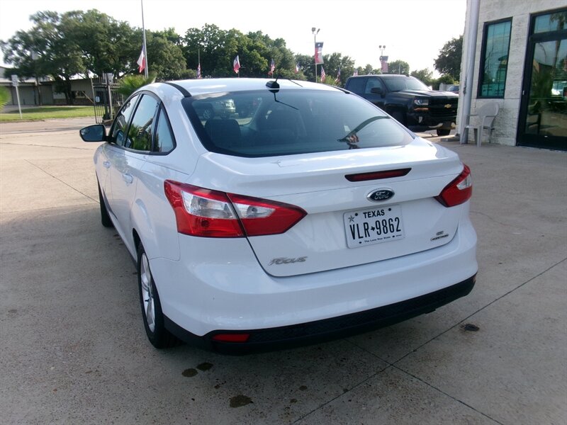 2014 Ford Focus SE - Photo 15