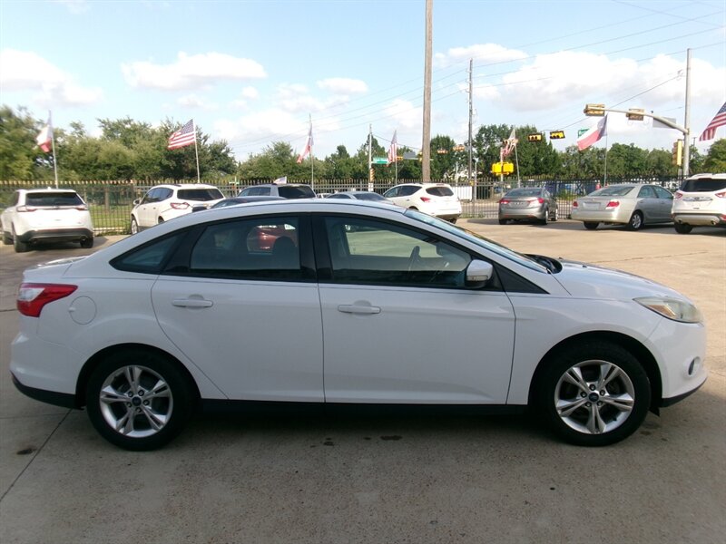 2014 Ford Focus SE - Photo 21