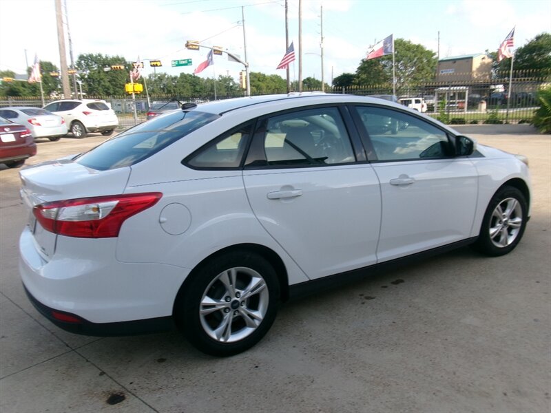 2014 Ford Focus SE - Photo 13