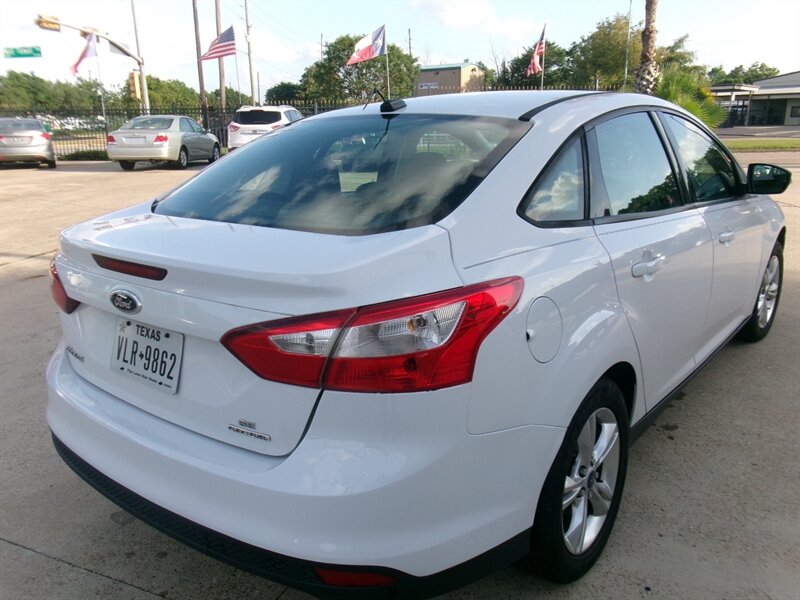 2014 Ford Focus SE - Photo 12