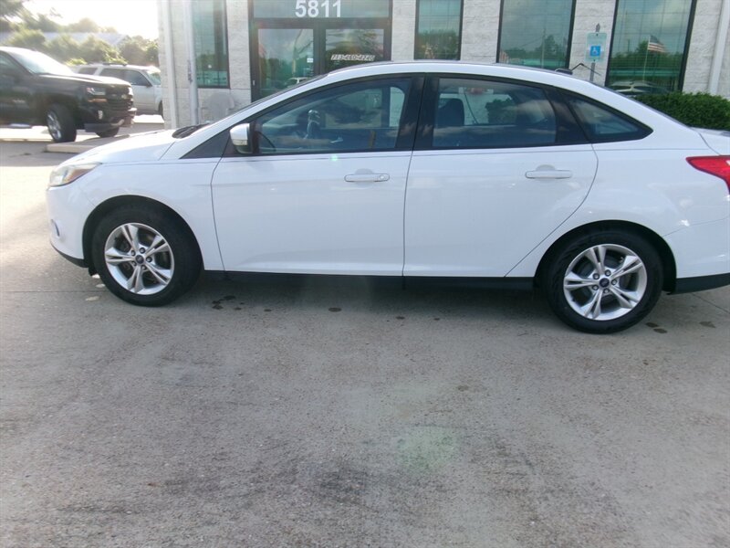 2014 Ford Focus SE - Photo 6