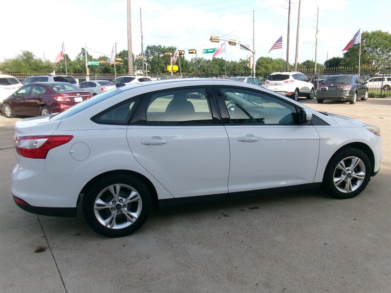 2014 Ford Focus SE - Photo 20