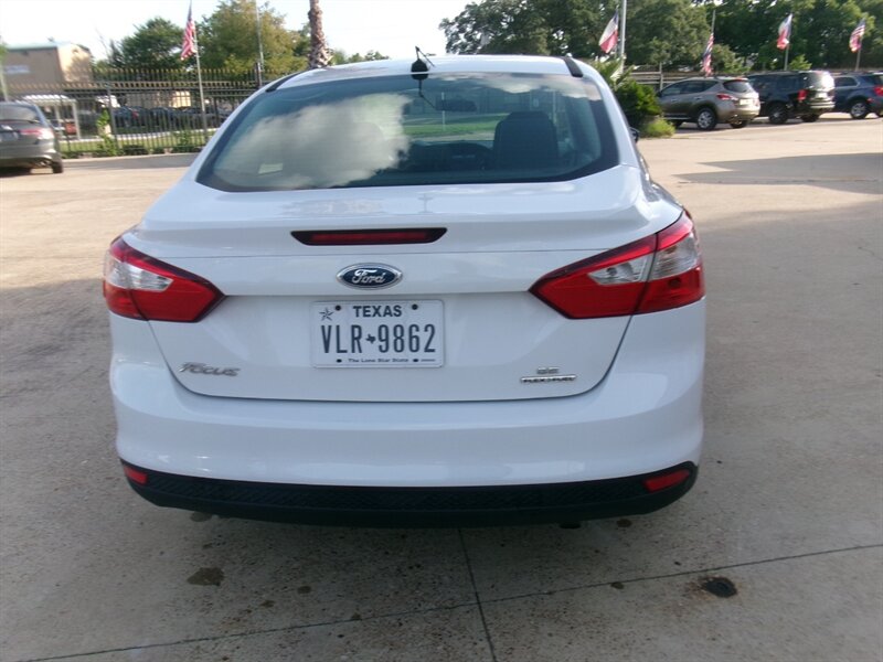 2014 Ford Focus SE - Photo 10