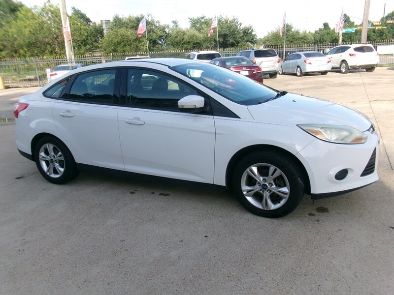 2014 Ford Focus SE - Photo 14